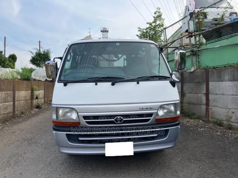 Toyota HiAce 2004 Silver