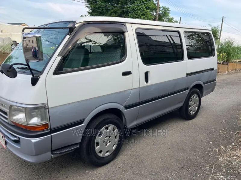 Toyota HiAce 2004 Silver