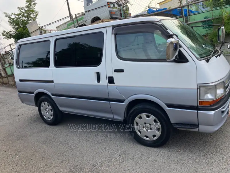 Toyota HiAce 2004 Silver