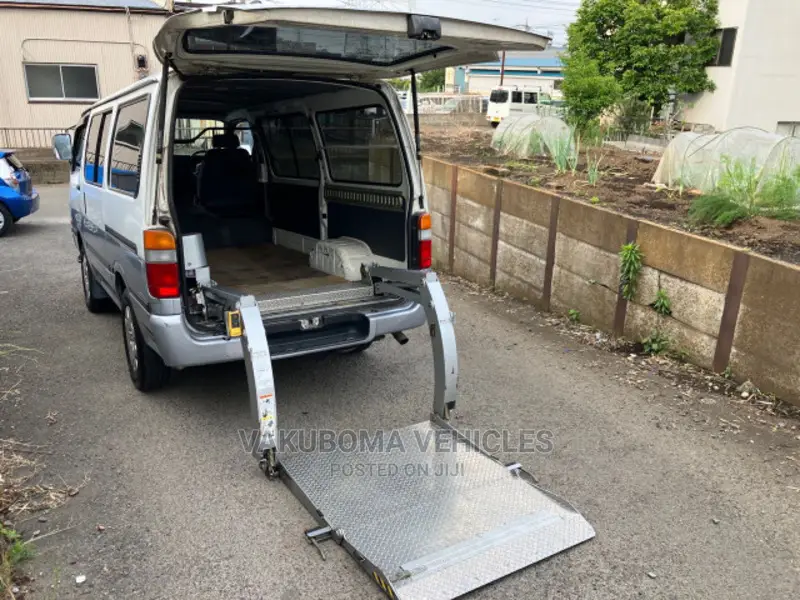 Toyota HiAce 2004 Silver