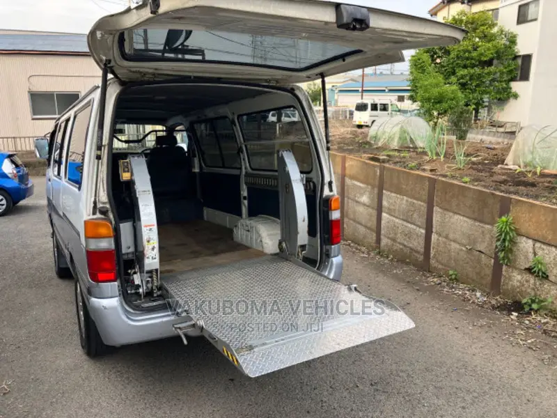 Toyota HiAce 2004 Silver