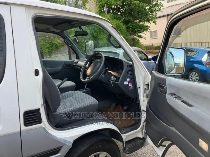 Toyota HiAce 2004 Silver