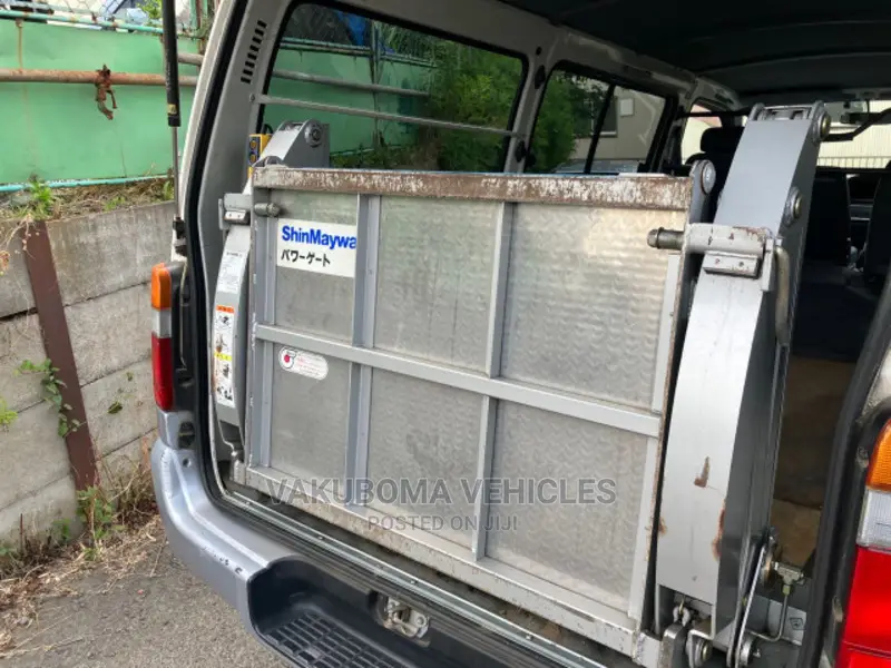 Toyota HiAce 2004 Silver