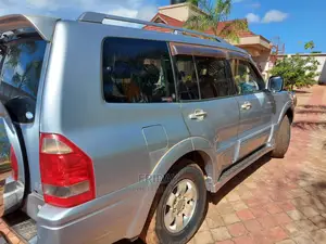 Mitsubishi Pajero 2006 Gray