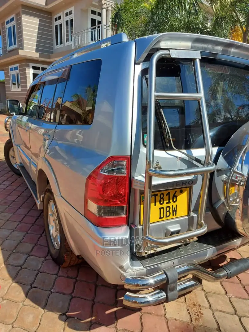 Mitsubishi Pajero 2006 Gray
