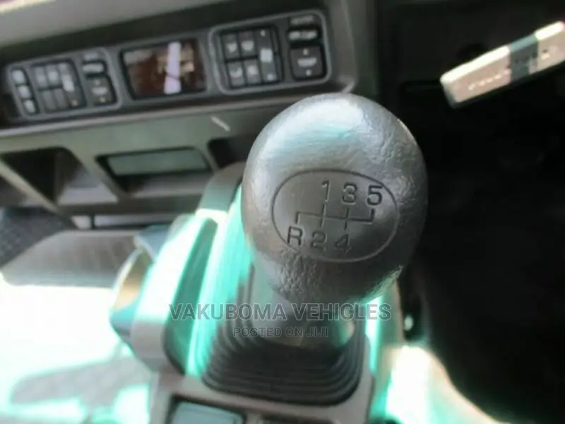 Mitsubishi Fuso Rosa 2018 White