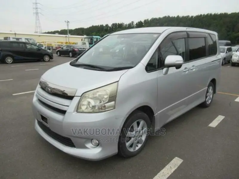 Toyota Noah 2008 Silver