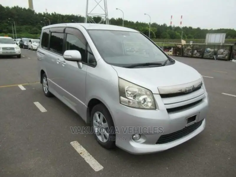 Toyota Noah 2008 Silver