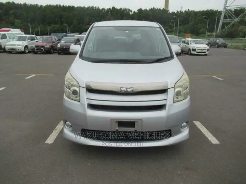 Toyota Noah 2008 Silver