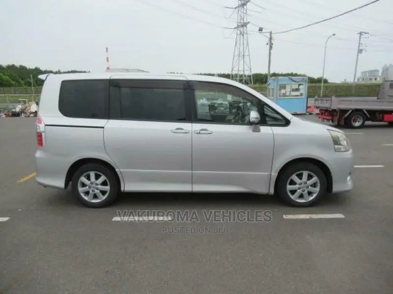 Toyota Noah 2008 Silver