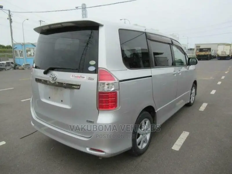 Toyota Noah 2008 Silver