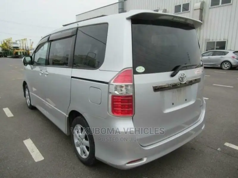 Toyota Noah 2008 Silver