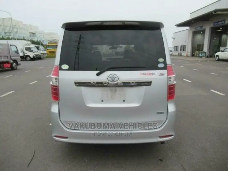 Toyota Noah 2008 Silver