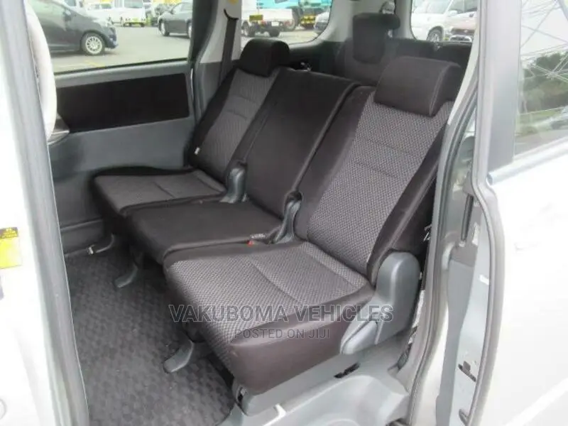 Toyota Noah 2008 Silver