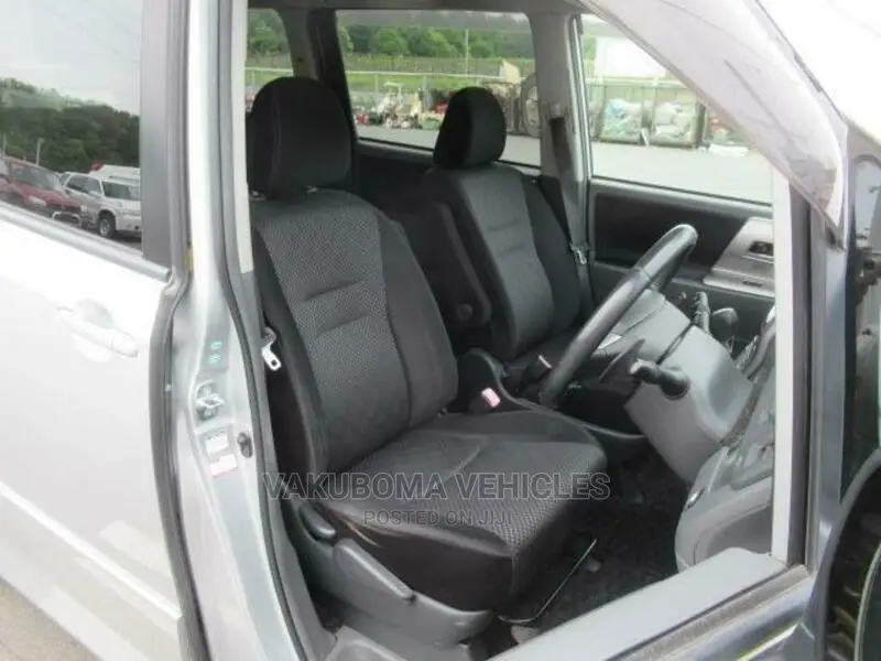 Toyota Noah 2008 Silver
