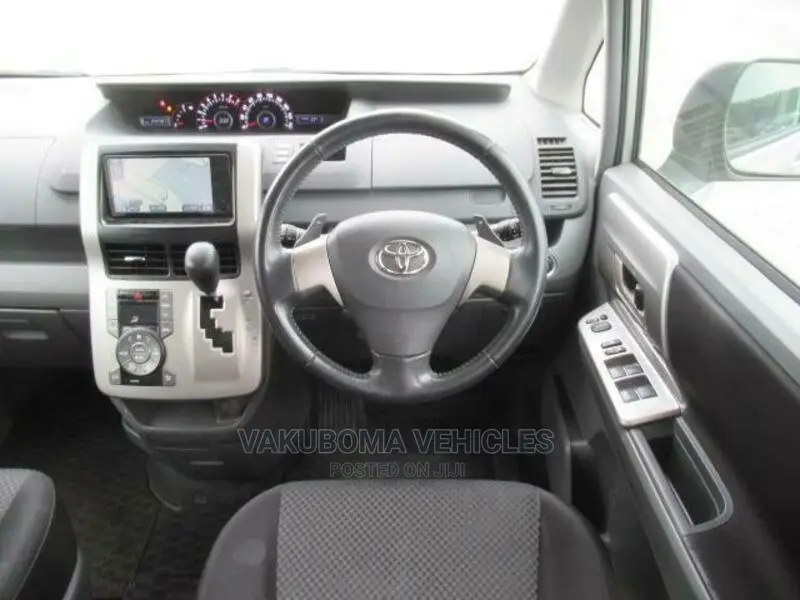 Toyota Noah 2008 Silver