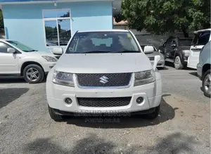 Photo - Suzuki Escudo 2005 White