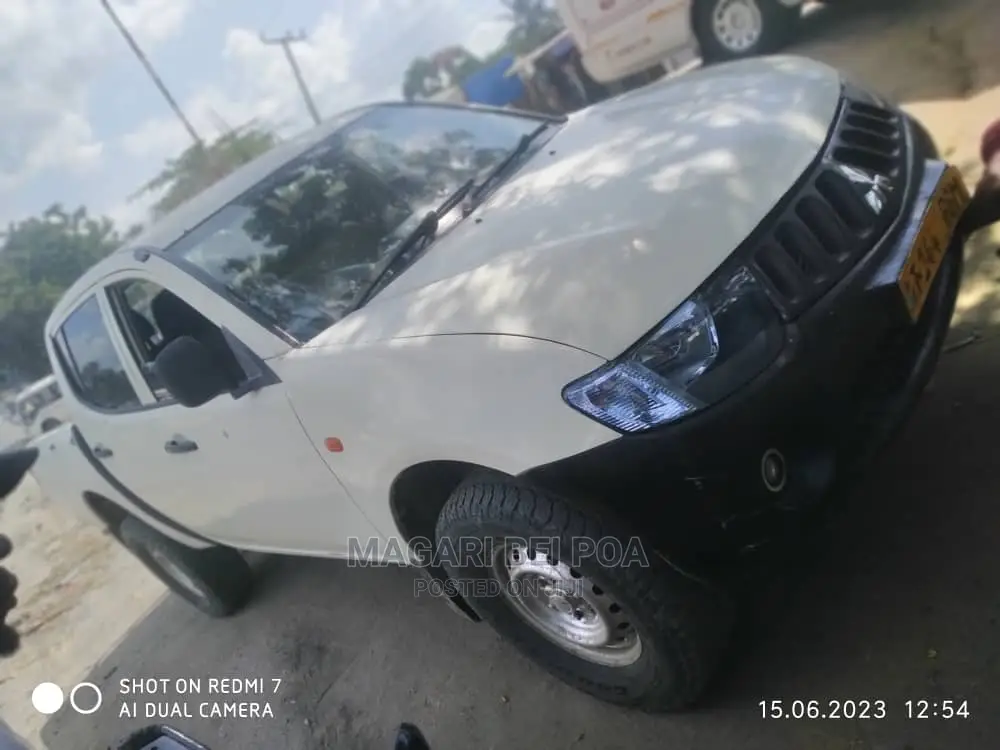 Mitsubishi L200 2014 White