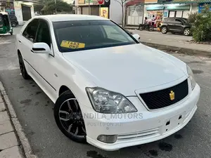 Photo - Toyota Crown 2006 Pearl