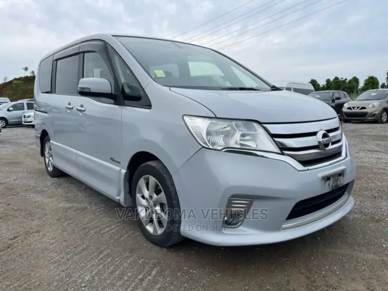 Nissan Serena 2013 Silver