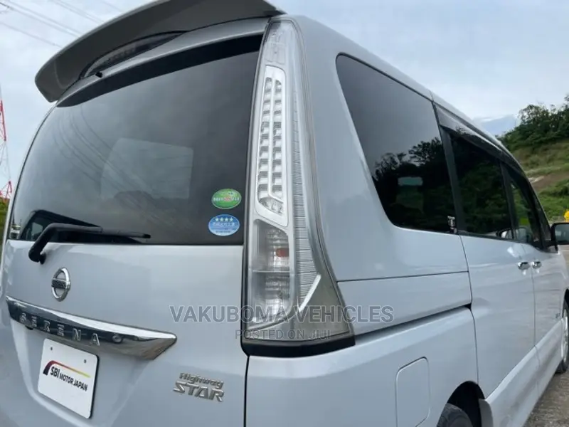 Nissan Serena 2013 Silver