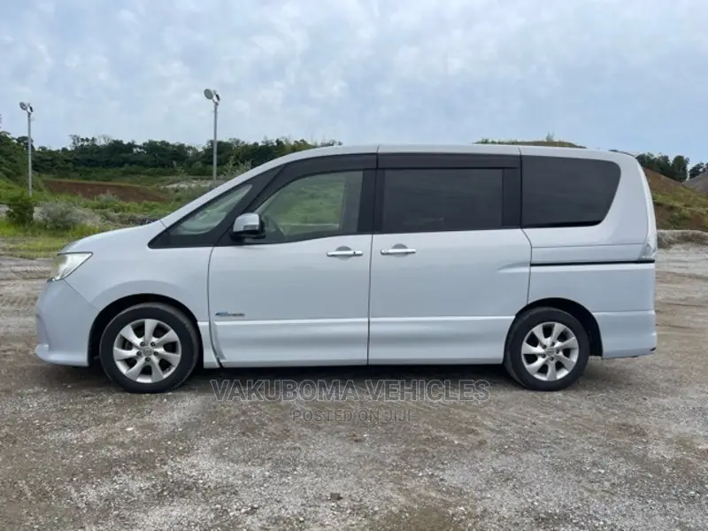 Nissan Serena 2013 Silver