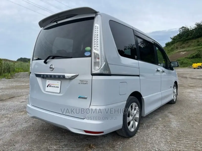 Nissan Serena 2013 Silver