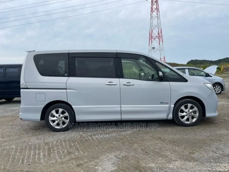 Nissan Serena 2013 Silver
