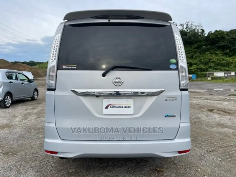 Nissan Serena 2013 Silver