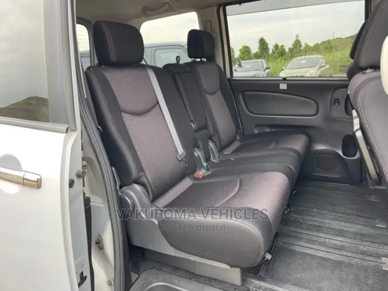 Nissan Serena 2013 Silver