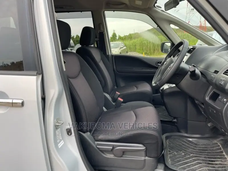Nissan Serena 2013 Silver