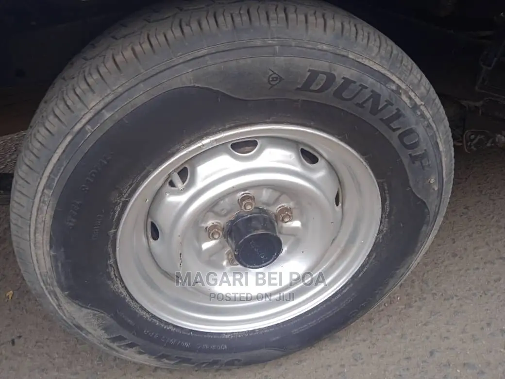 Toyota Hilux 2000 Gray