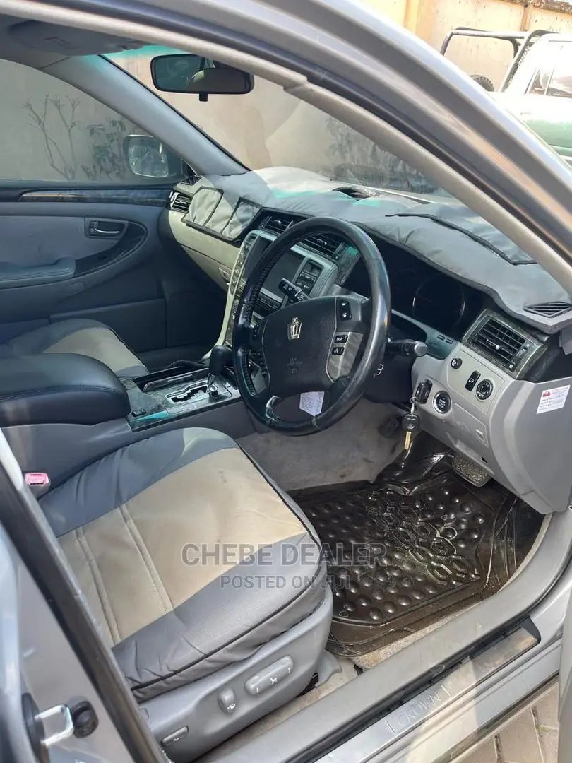 Toyota Crown Royale 2005 Gray