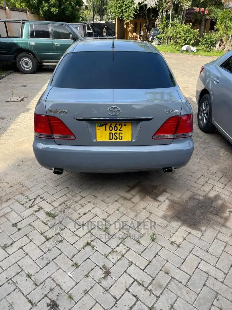 Toyota Crown Royale 2005 Gray
