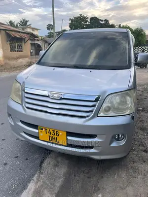Toyota Crown Royale 2005 Gray