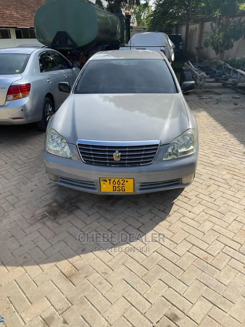 Toyota Crown Royale 2005 Gray