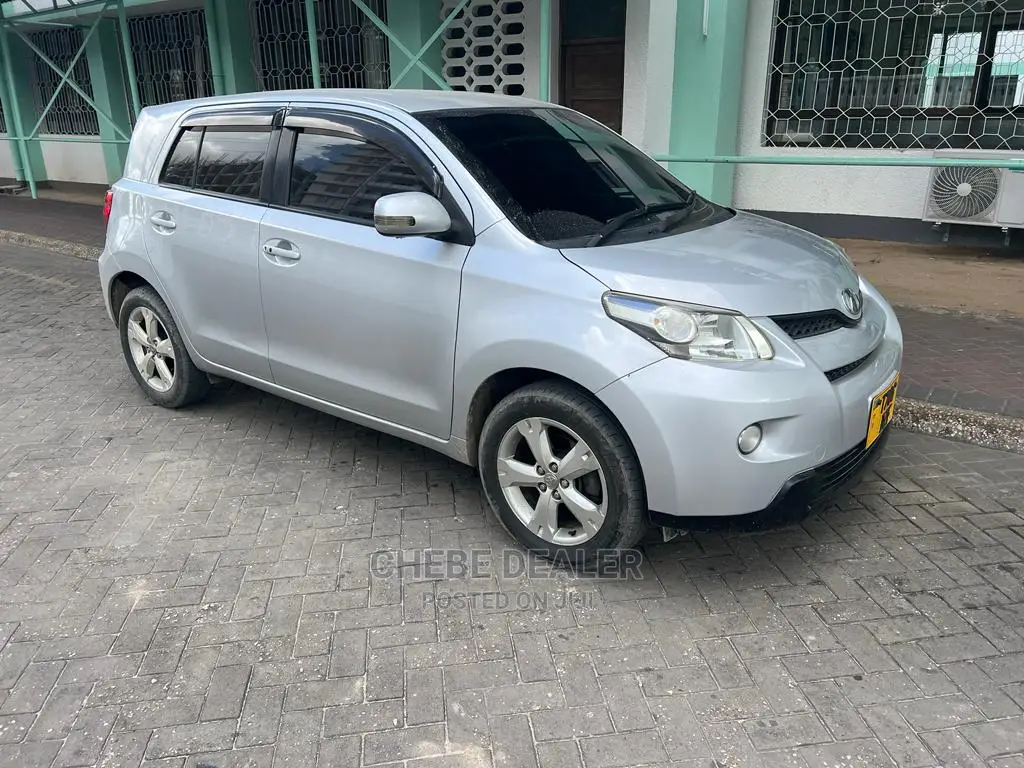 Toyota IST 2007 Silver