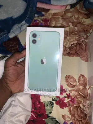 New Apple iPhone 11 64 GB Purple