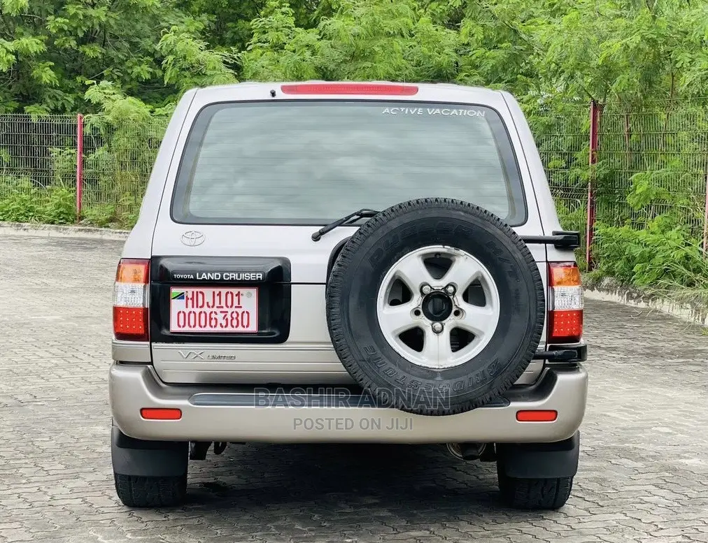 Toyota Land Cruiser HDJ 100 2000 Silver