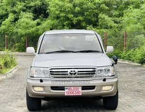 Toyota Land Cruiser HDJ 100 2000 Silver