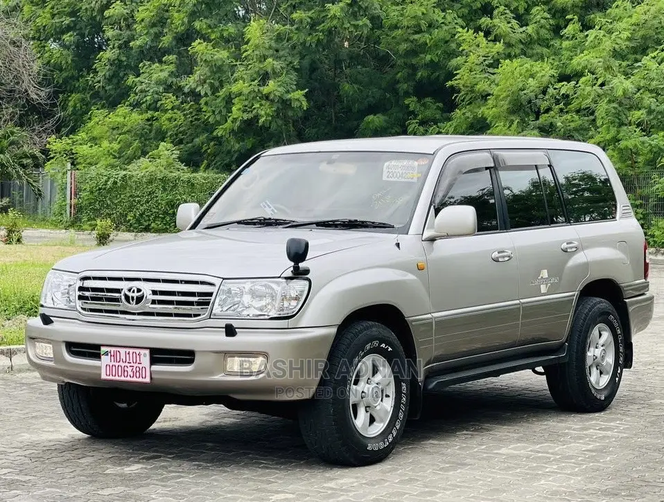Toyota Land Cruiser HDJ 100 2000 Silver