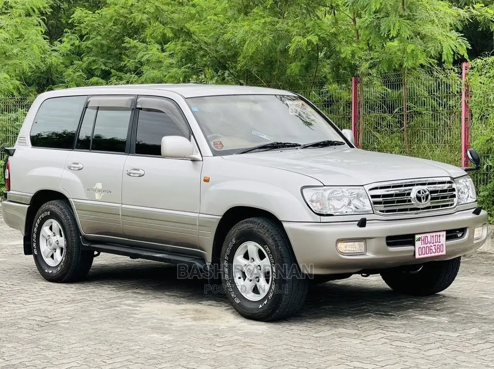 Toyota Land Cruiser HDJ 100 2000 Silver