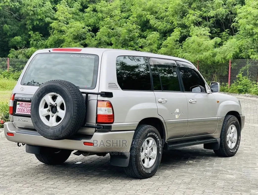 Toyota Land Cruiser HDJ 100 2000 Silver