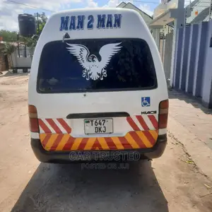 Toyota HiAce 2002 White