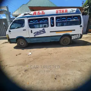 Toyota HiAce 2002 White