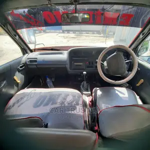 Toyota HiAce 2002 White