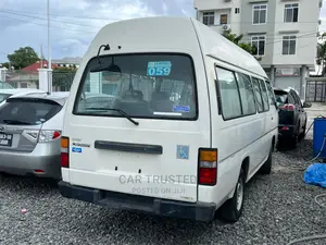 Nissan Caravan (Urvan) 2000 White