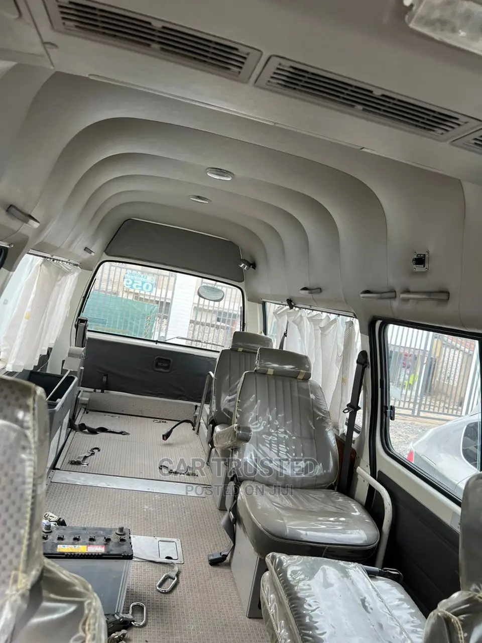 Nissan Caravan (Urvan) 2000 White