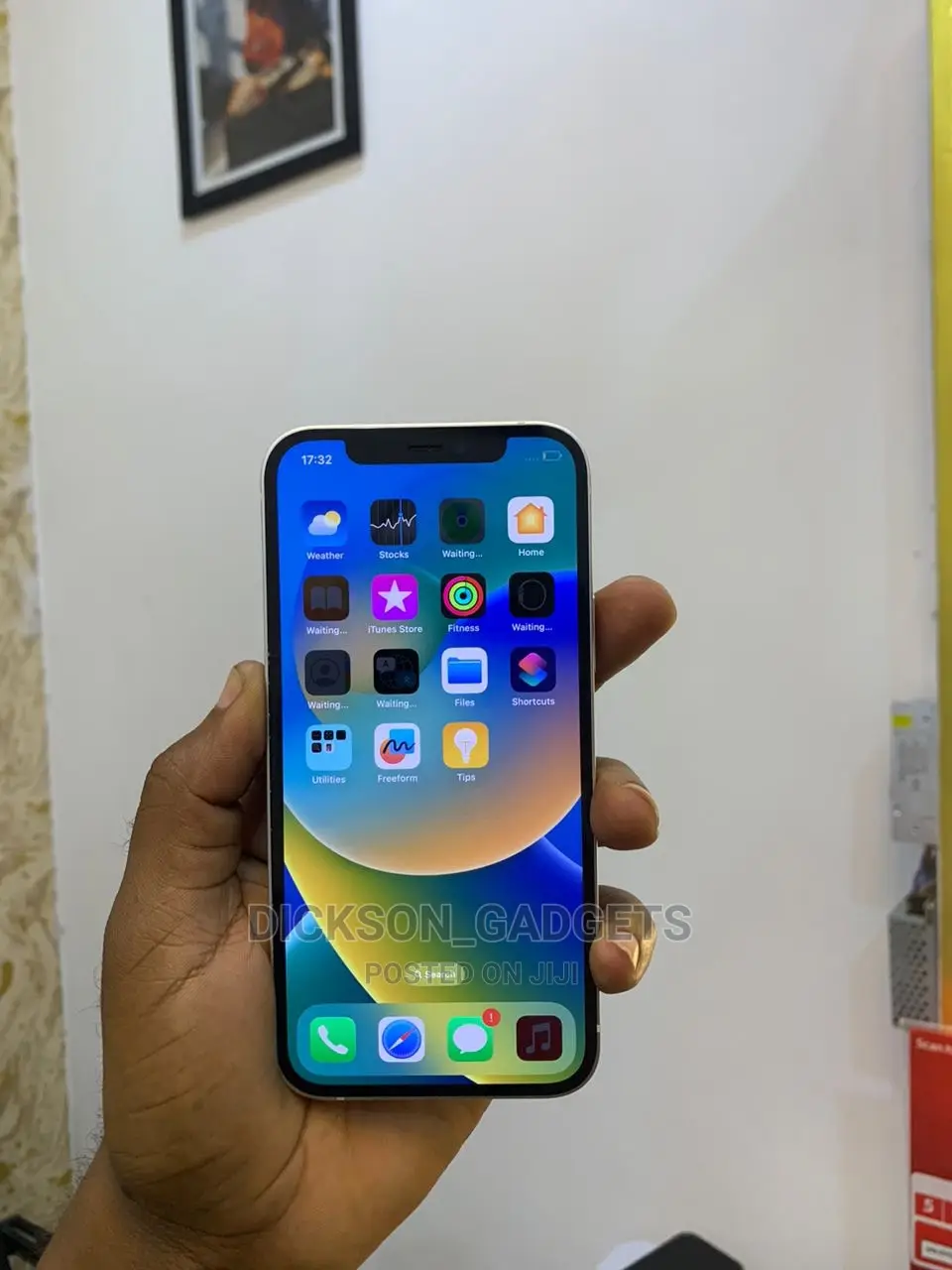 whiteApple iPhone 12 64 GB