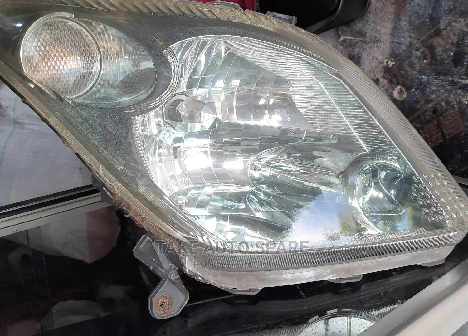 Right Headlight for Toyota IST